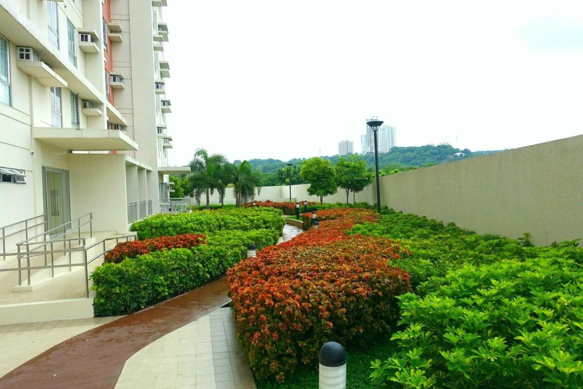 Avida Towers It Park 1br Unit Queen Bed Apartment